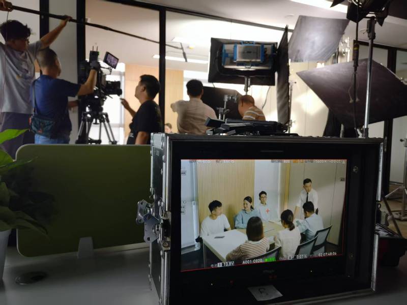 承德县TVC拍摄公司：科技产品视觉化大师，诠释未来感与功能美学